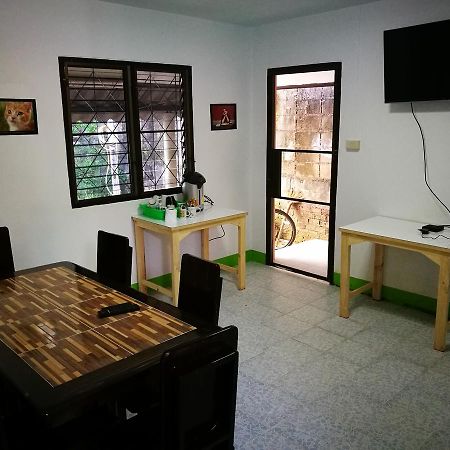 Stay With Jame Hostel Чиангмай Екстериор снимка